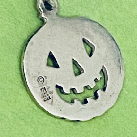 James Avery Retired Large Silver Jack O Lantern Pumpkin Charm - Picture 4 of 4
